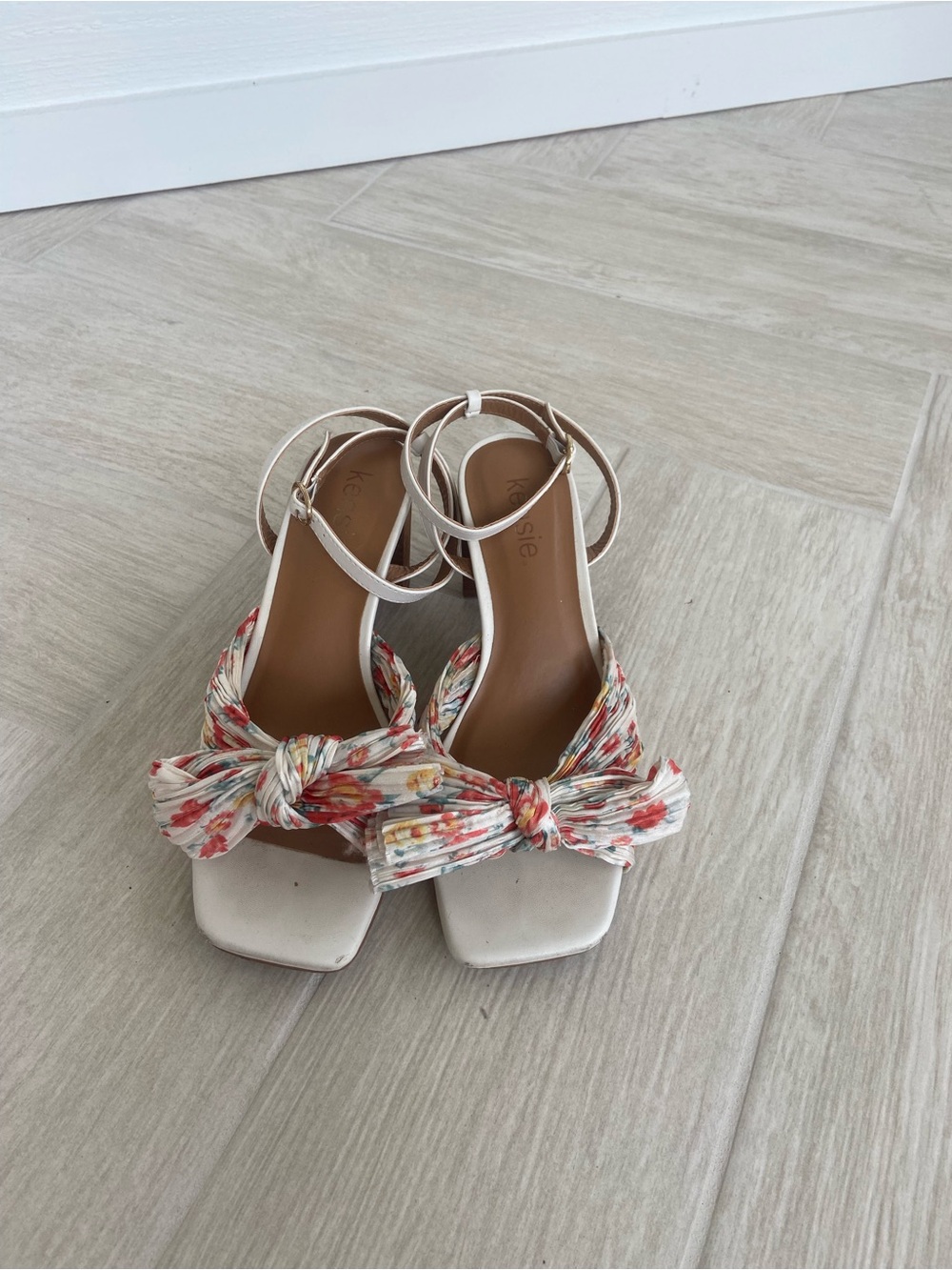 Kelsie heel with floral bow